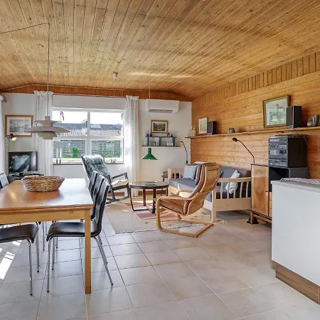 4 Person Holiday Home In Vaeggerlose-By Traum *